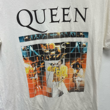 White Queen band tee with bold graphic #rockmusic size small