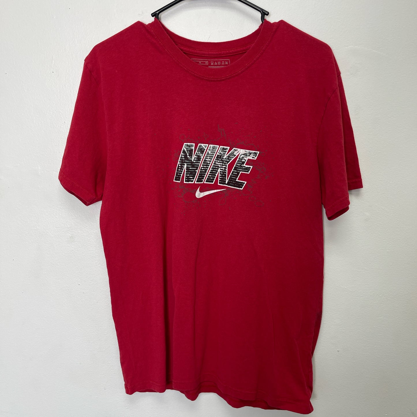 Red Nike cotton t-shirt with a bold graphic print #streetwear #skater size XL