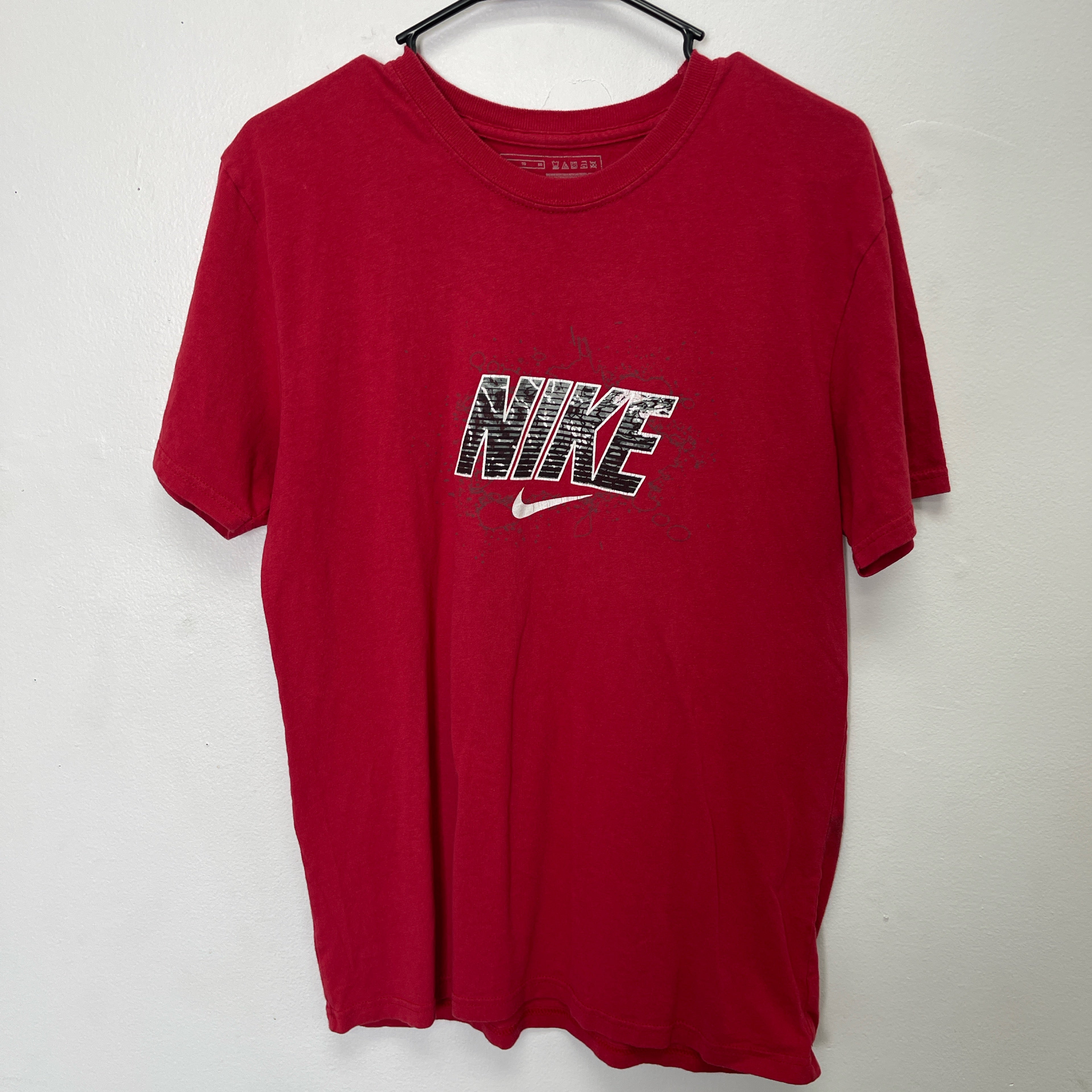 Red Nike cotton t-shirt with a bold graphic print #streetwear #skater size XL