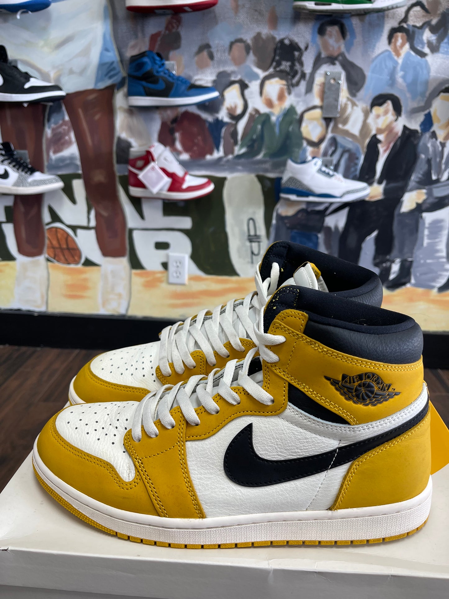 Air Jordan Retro 1 High ‘ Yellow Ochre ‘ Size 11