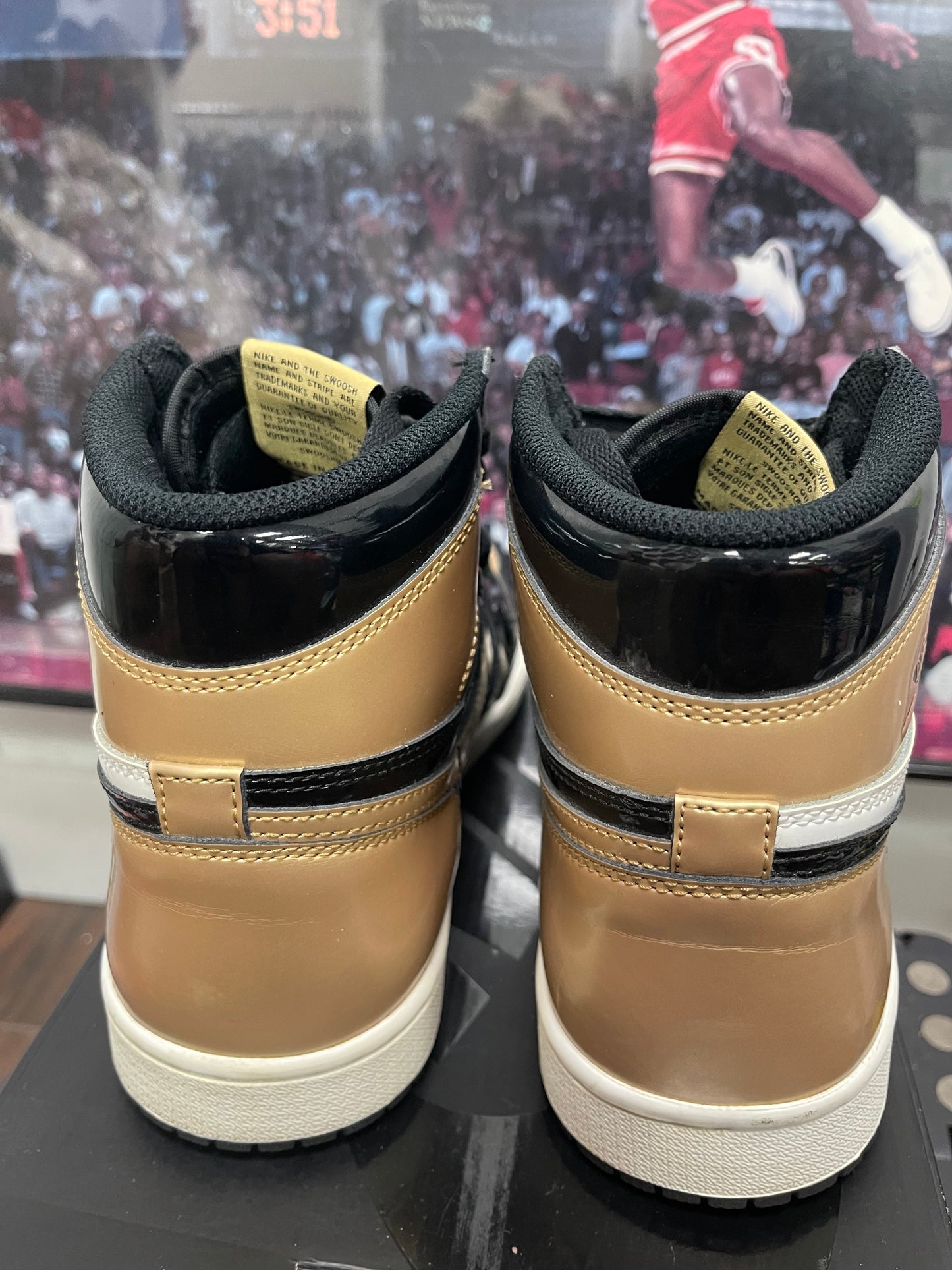 Air Jordan Retro 1 High OG ‘ Gold Toe ‘ Size 8.5