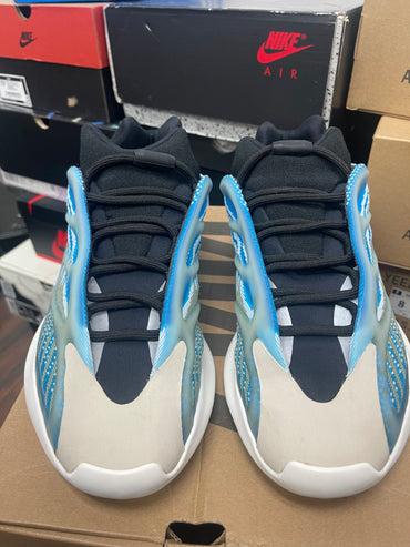 Yeezy 700 V3 Arzareth Size 8.5