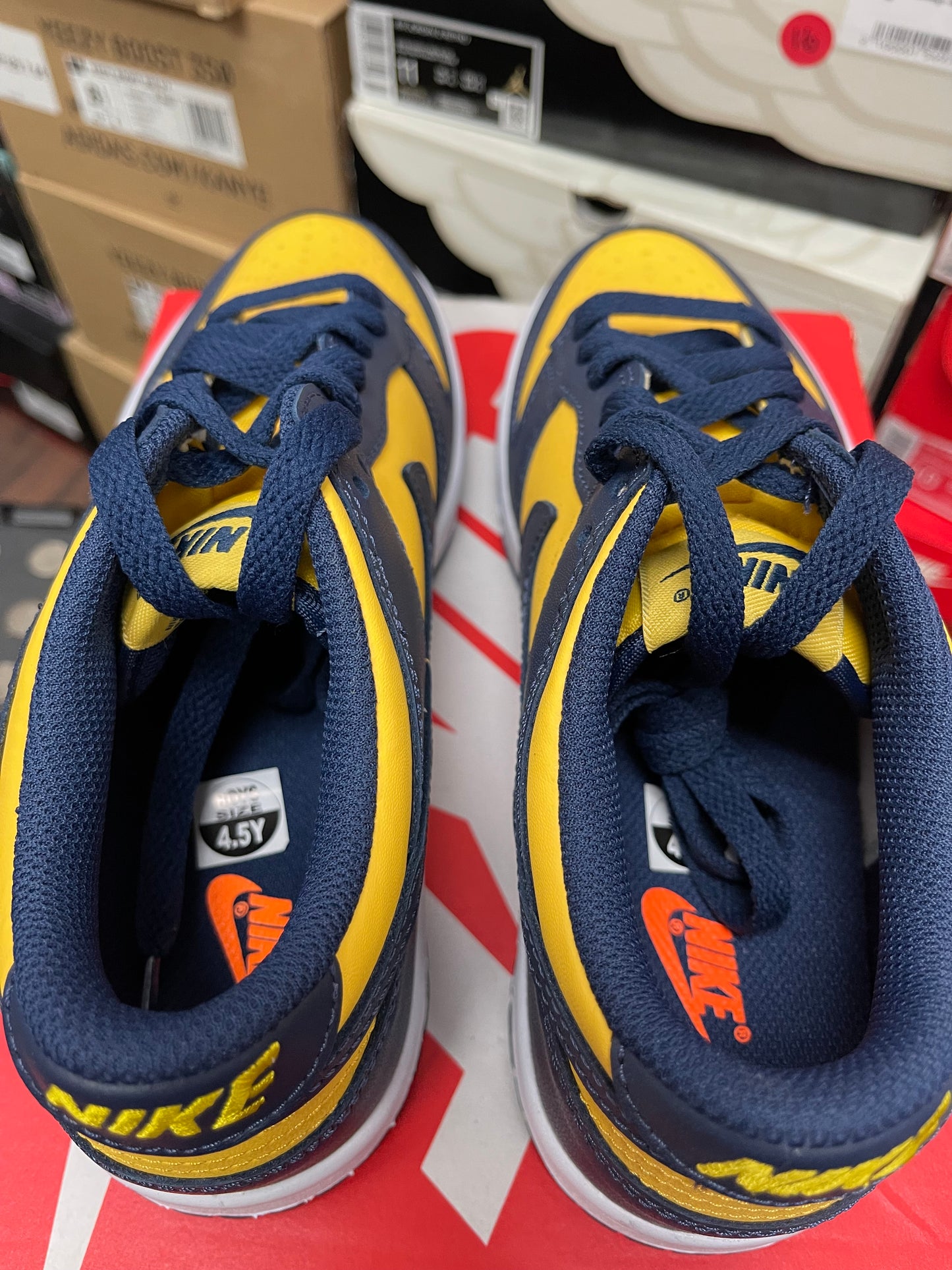 Dunk Low ‘ Michigan ‘ Size 4.5y
