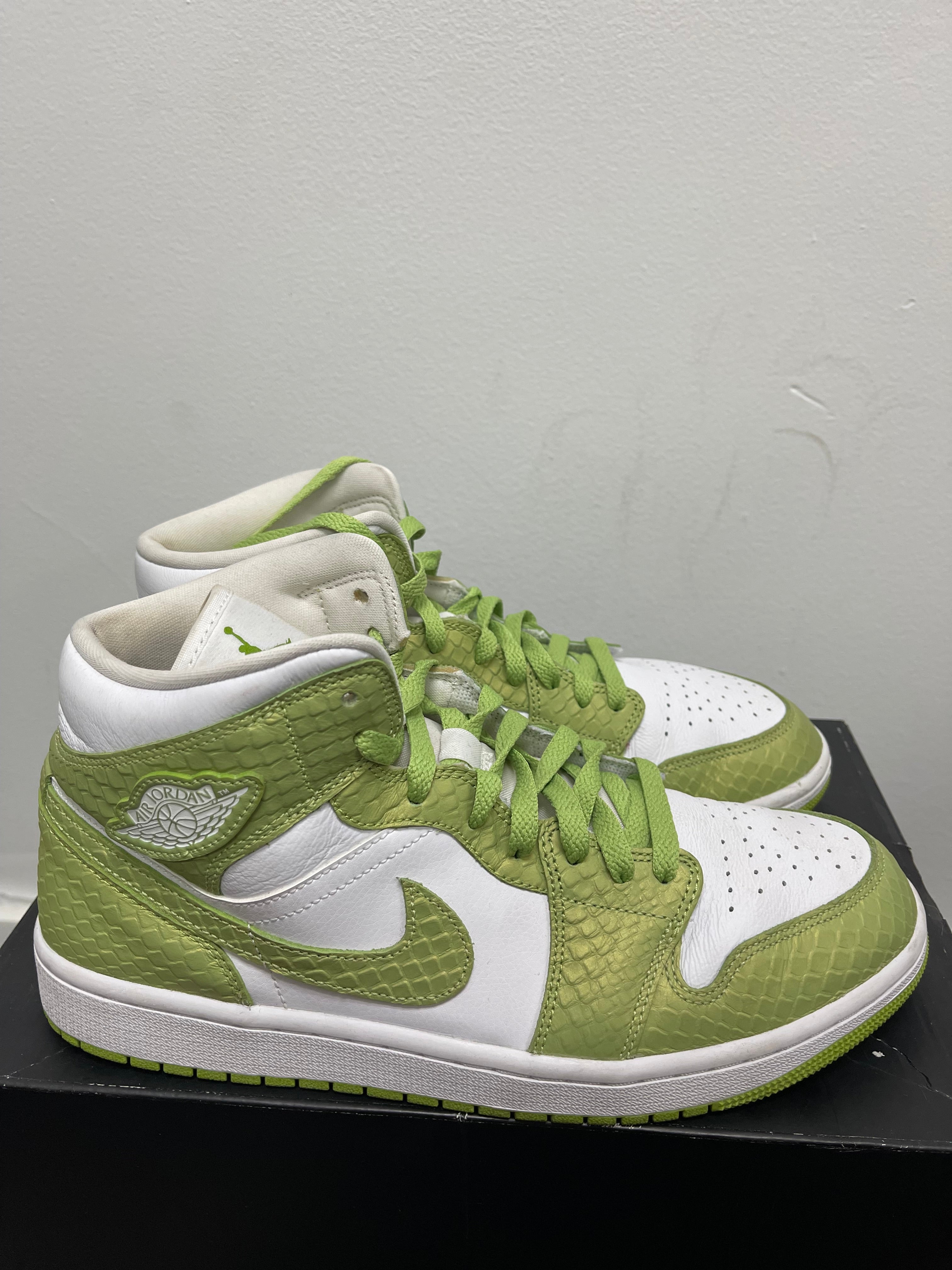 Air Jordan Retro 1 Mid ‘ Green Python ‘ Size 11.5