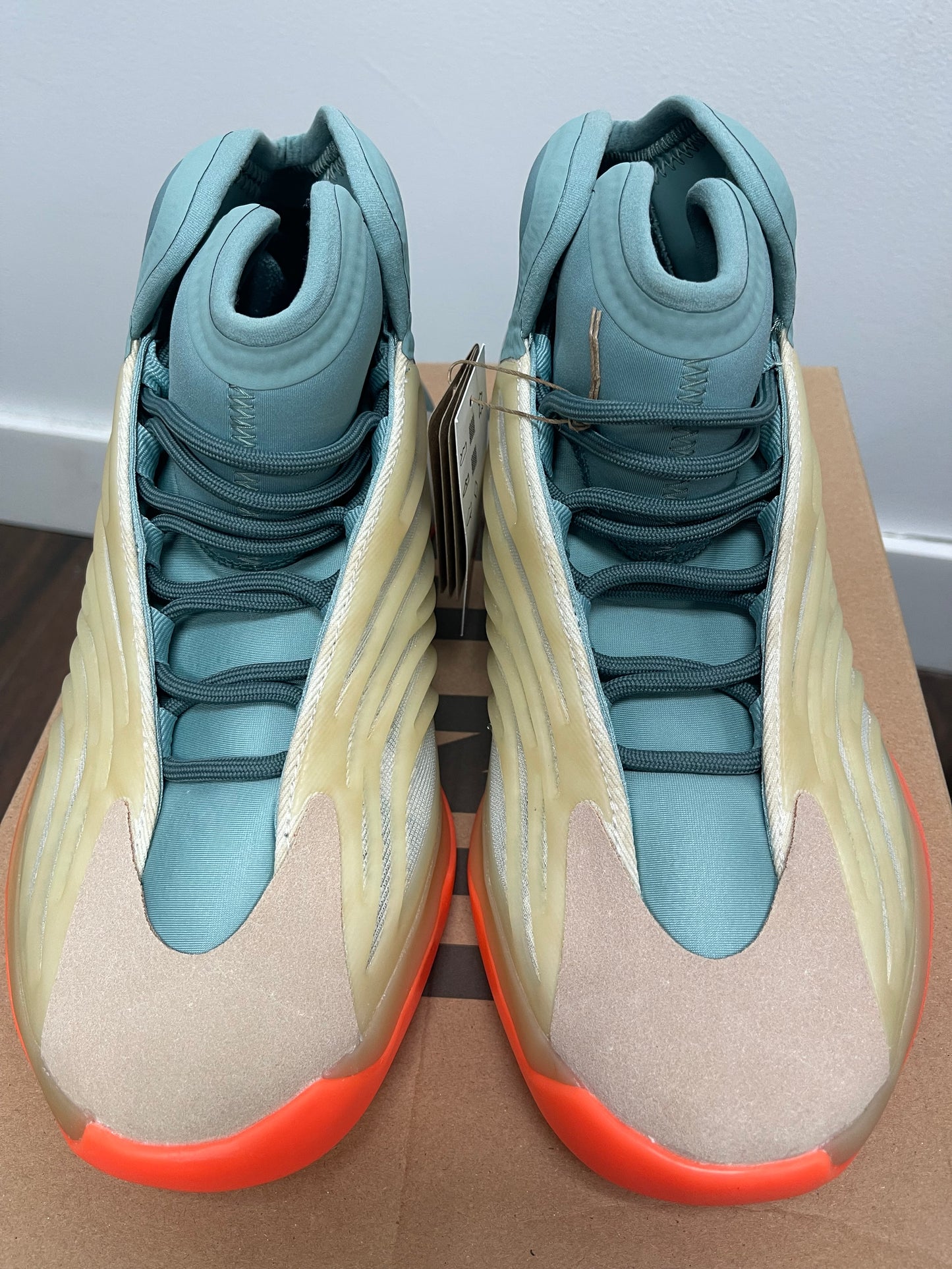 Adidas Yeezy QNTM ‘ Hi-Res Coral ‘ Size 11