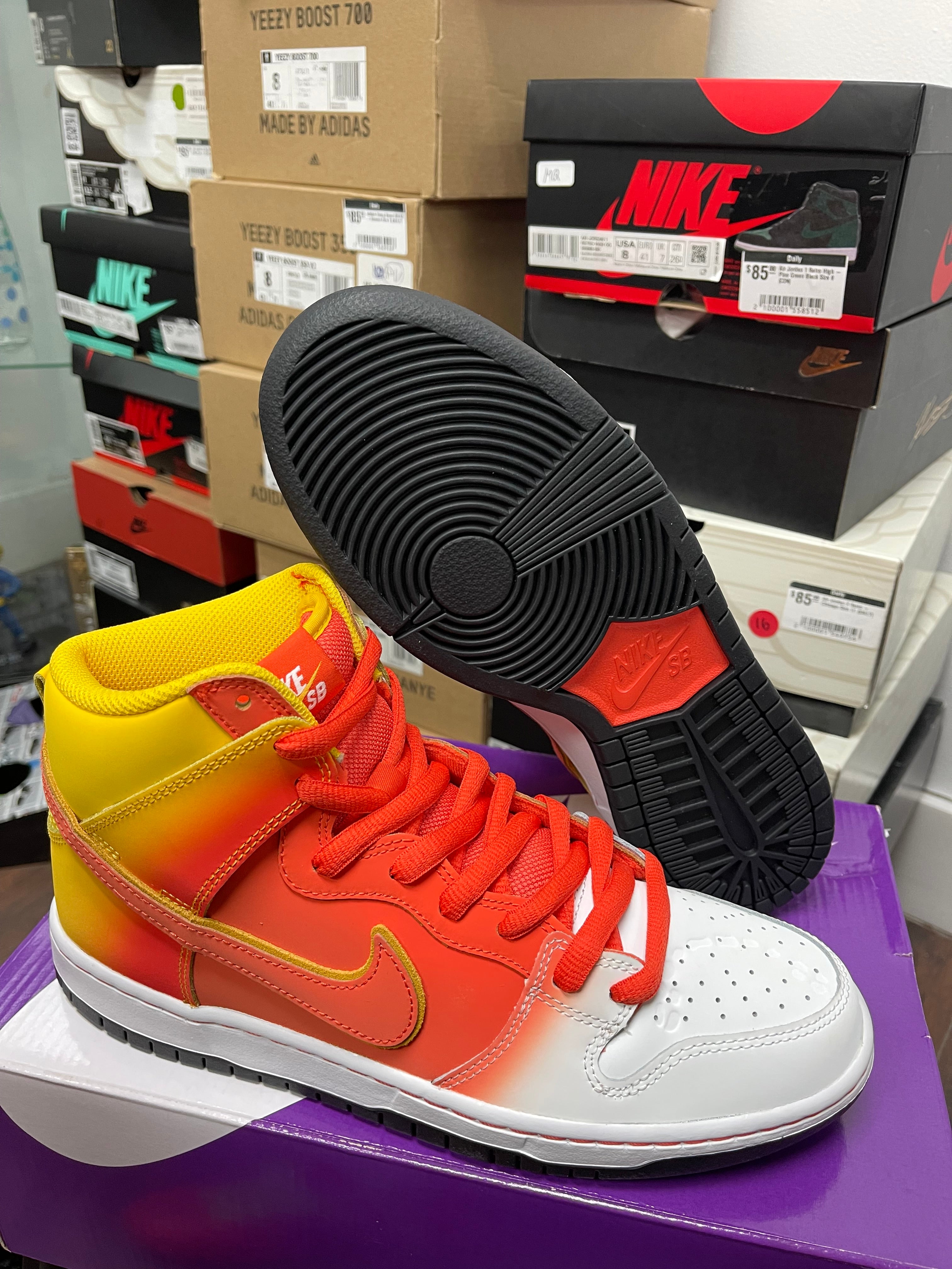 Dunk High ‘ Sweet Tooth ‘ Size 9