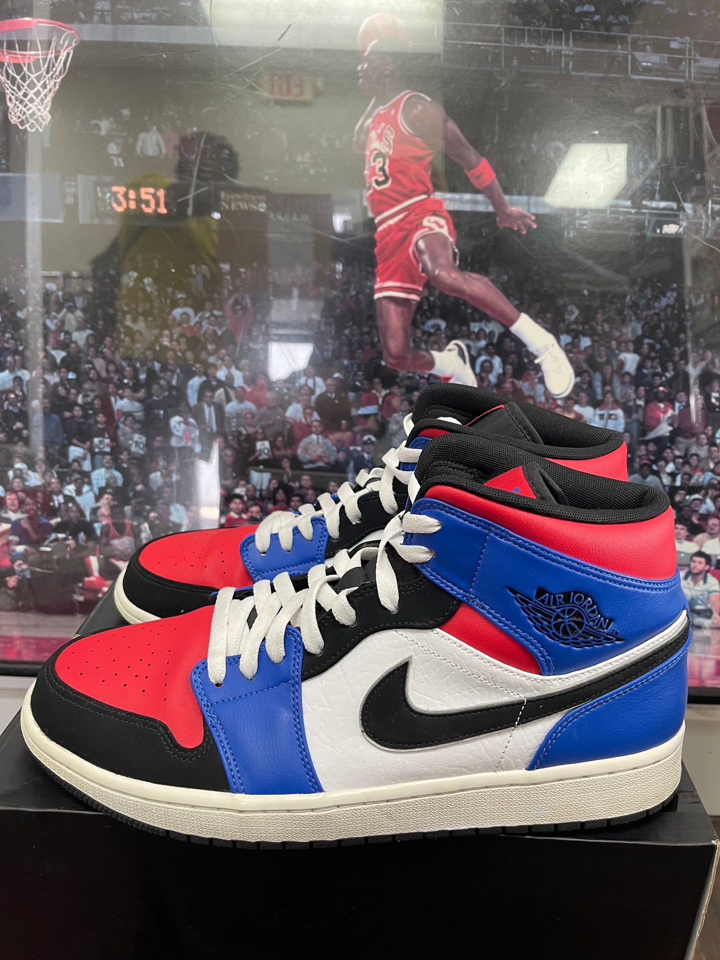 Air Jordan Retro 1 Mid ‘ Top 3 ‘ size 12