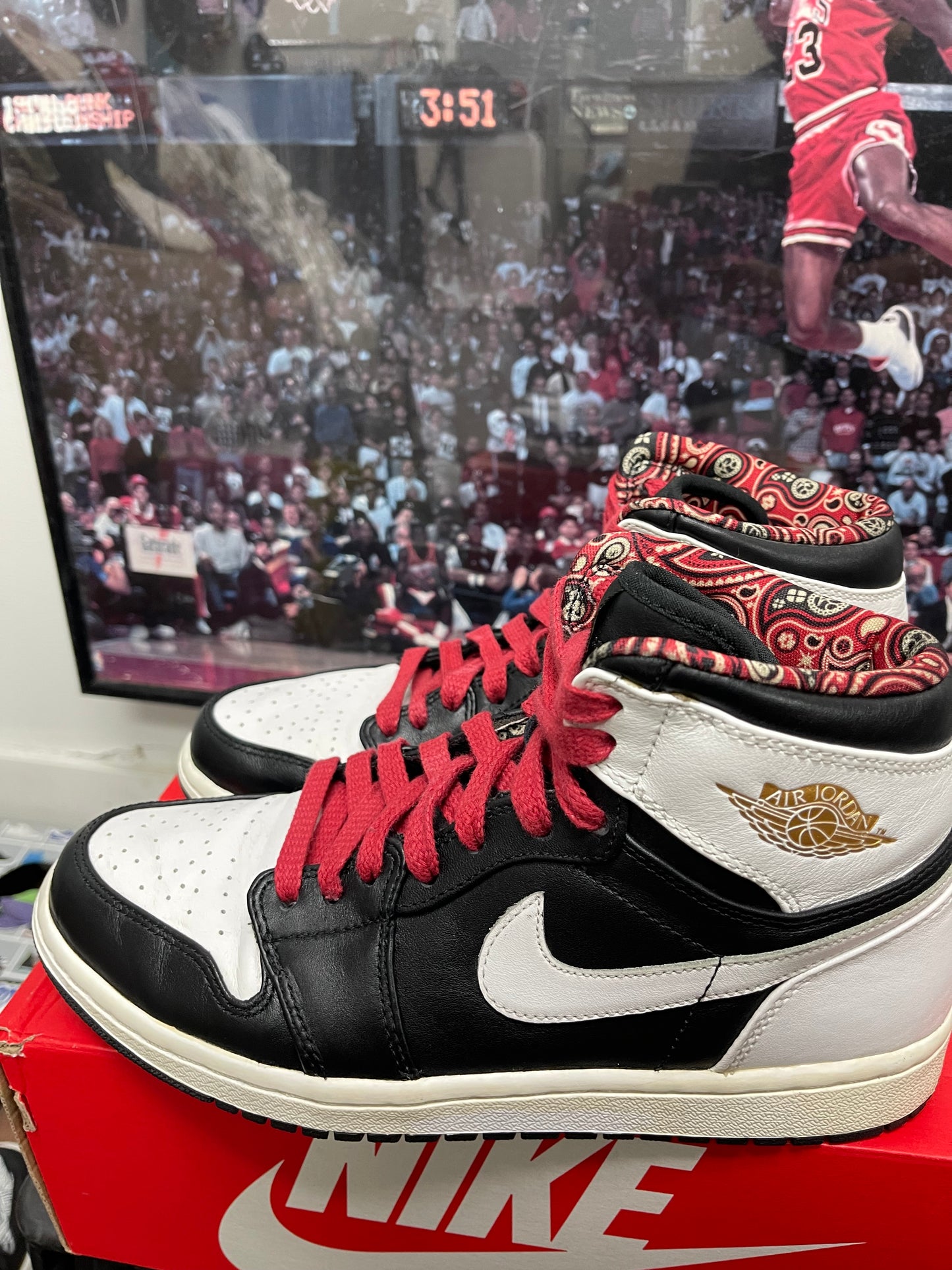 Air Jordan Retro 1 High ‘ Las Vegas ‘ Size 8.5