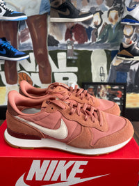 Nike internationalist size 8.5 men