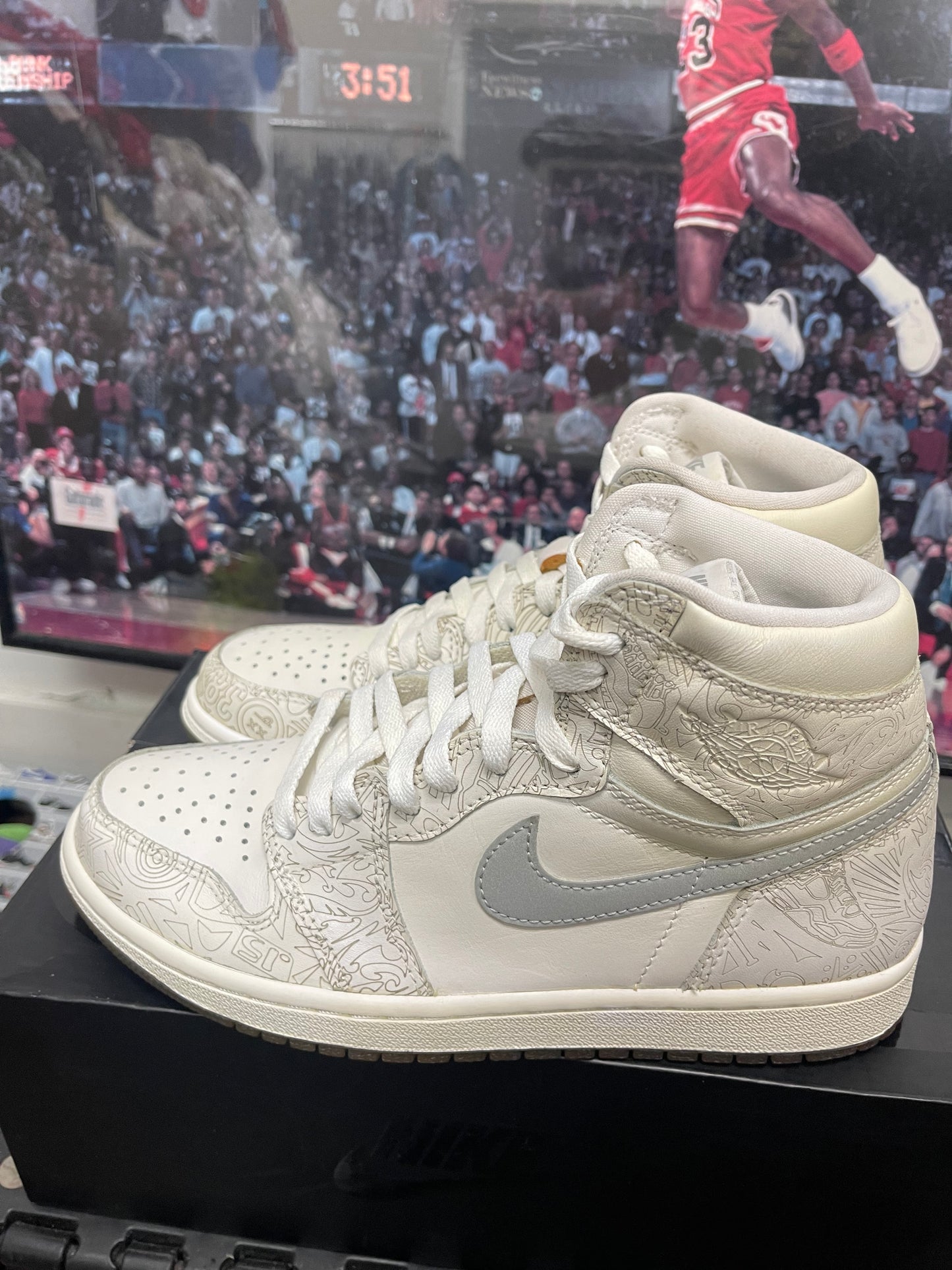 Air Jordan Retro 1 High OG ‘ Laser ‘ Size 8