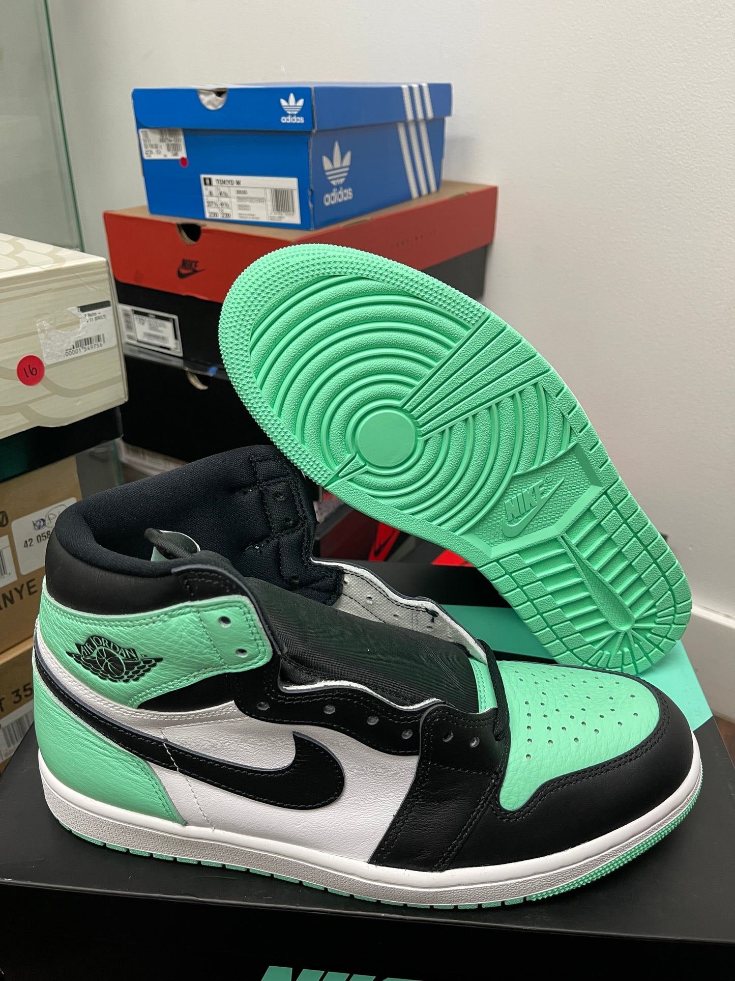 Air Jordan Retro 1 High OG ‘ Green Glow ‘ Size 11.5