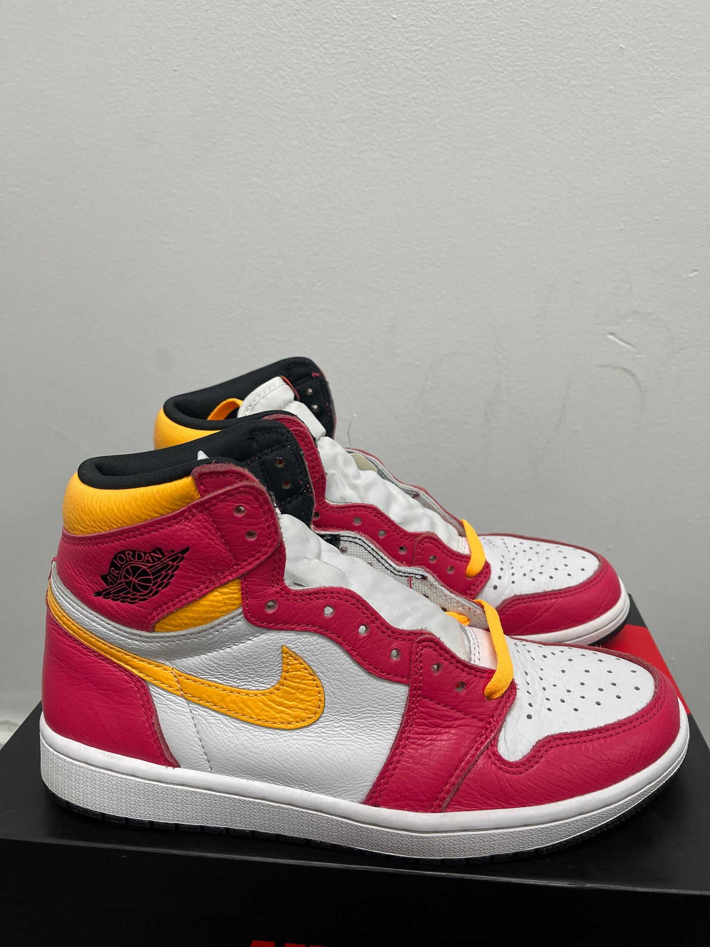 Air Jordan 1 Retro High OG ‘ Light Fusion Red ‘ Size 8.5