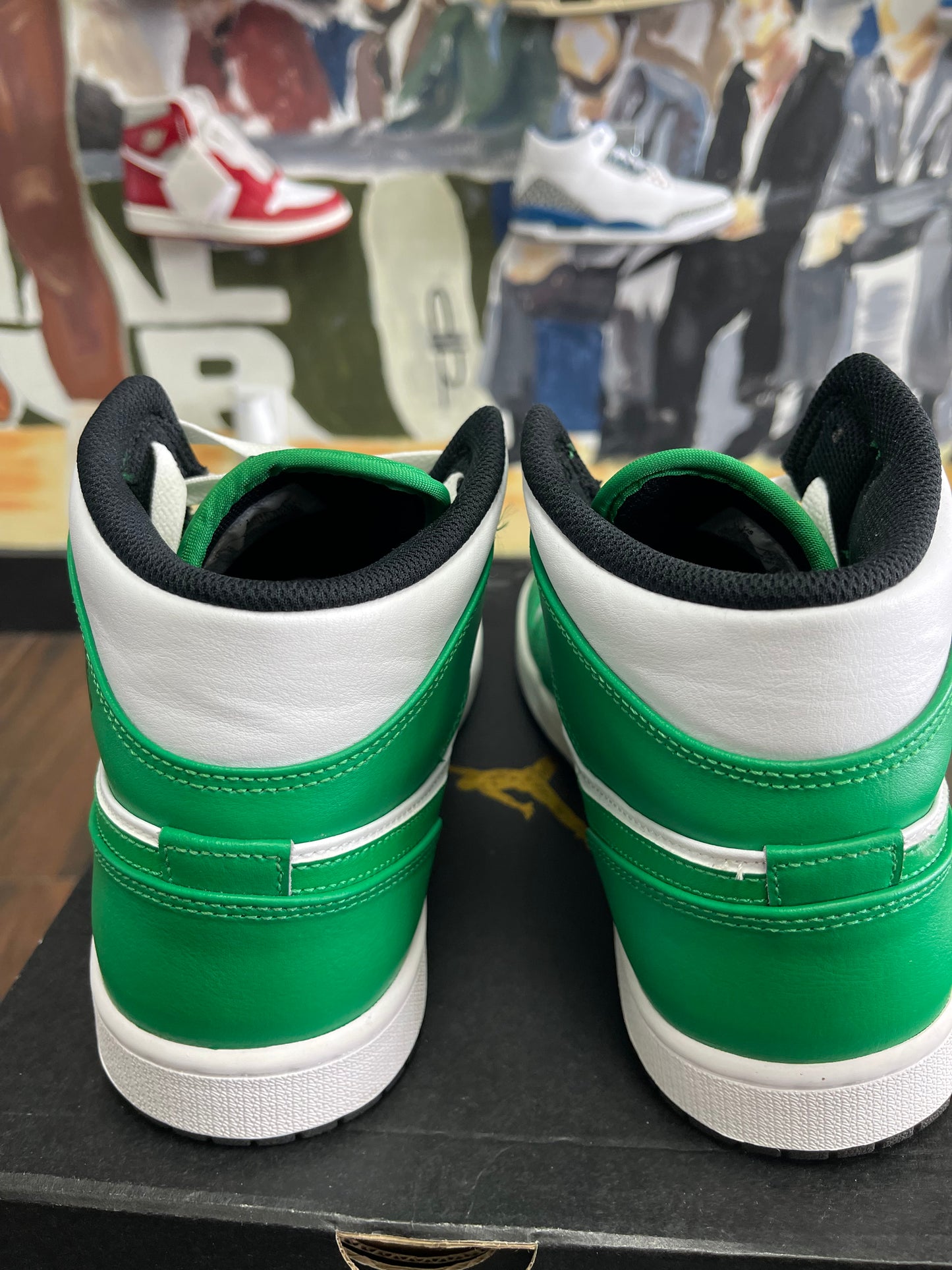 Air Jordan 1 Mid ‘ Lucky Green ‘ Size 10