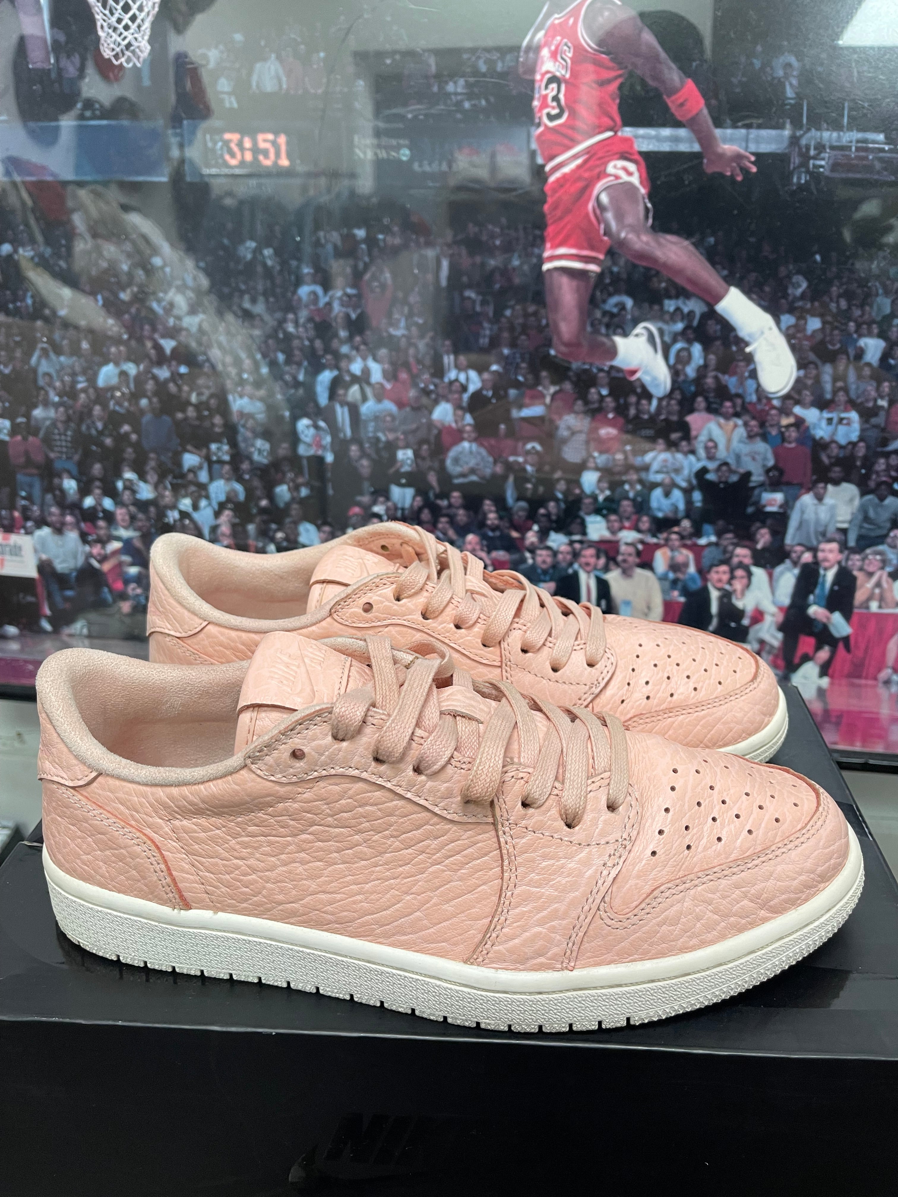 Air Jordan 1 Low ‘ Swooshless ‘ Size 8 Arctic Orange