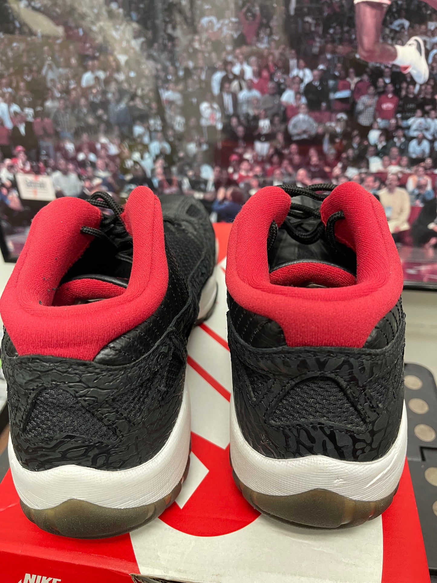 Air Jordan 11 Retro ‘ Charcoal Red ‘ Size 8.5
