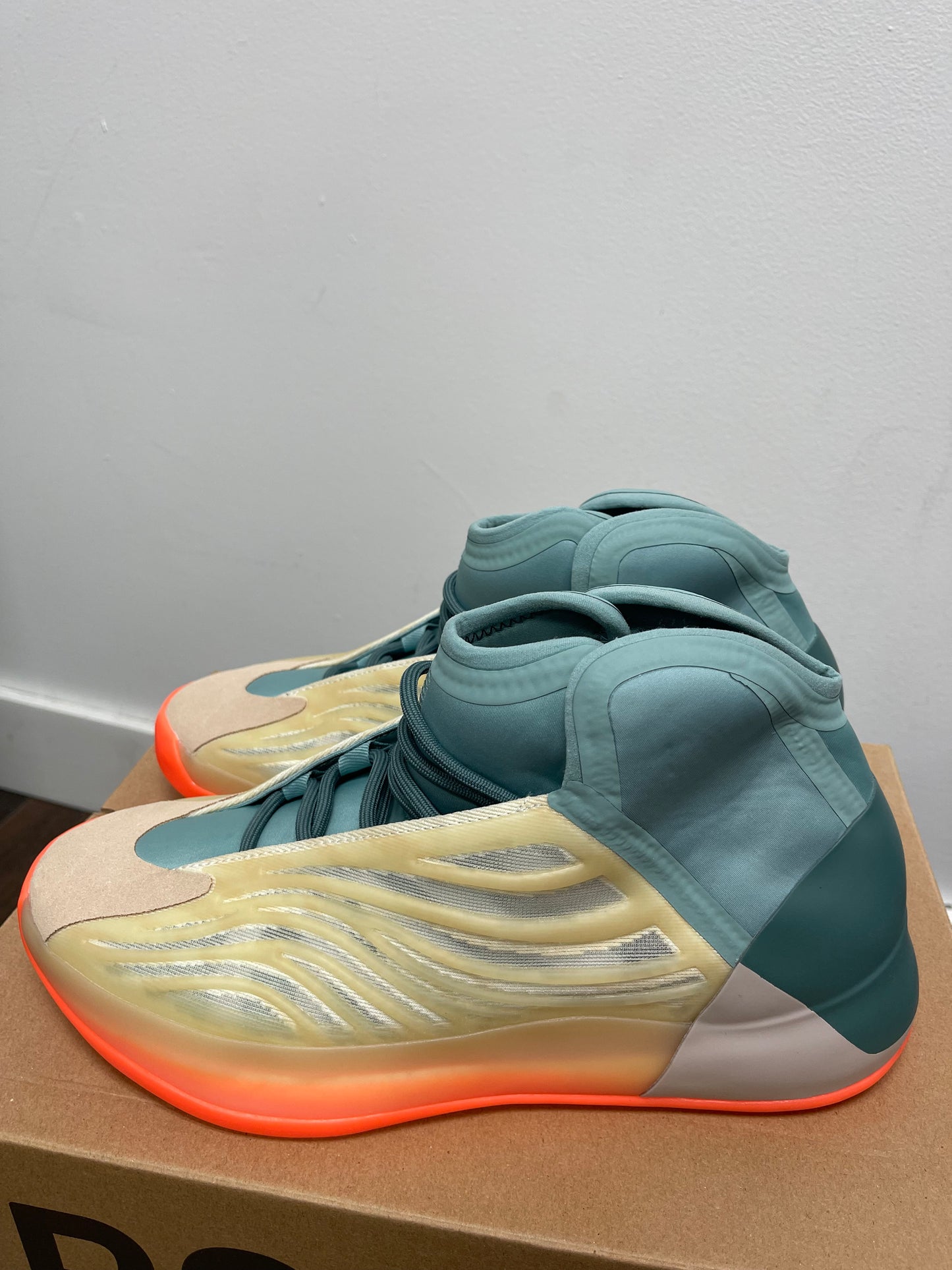 Adidas Yeezy QNTM ‘ Hi-Res Coral ‘ Size 11