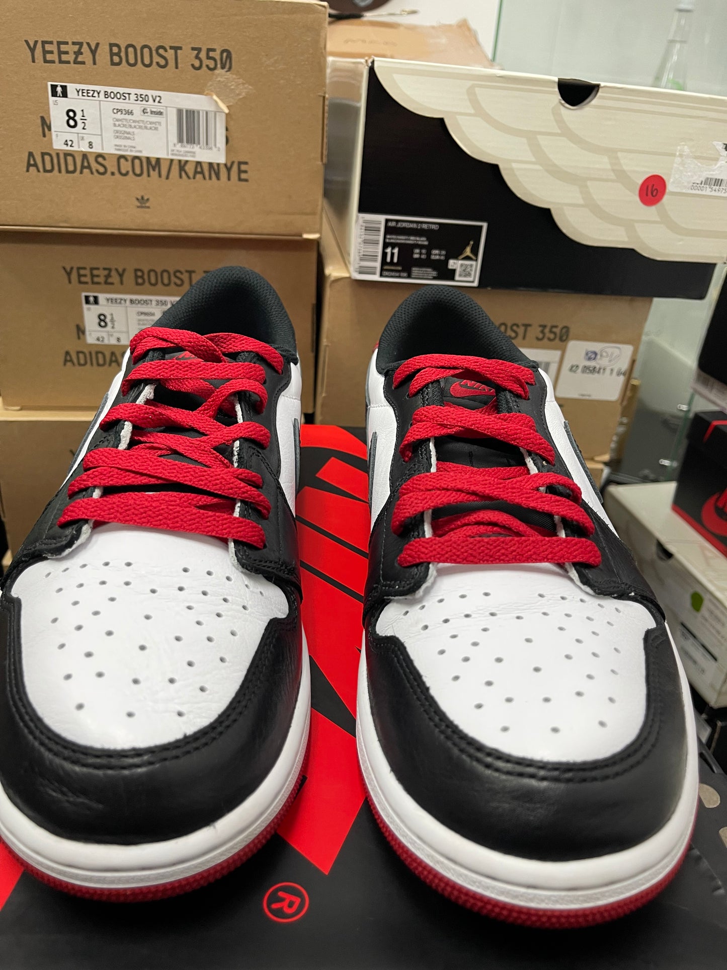Air Jordan Retro 1 Low OG ‘ Black Toe ‘ size 11.5