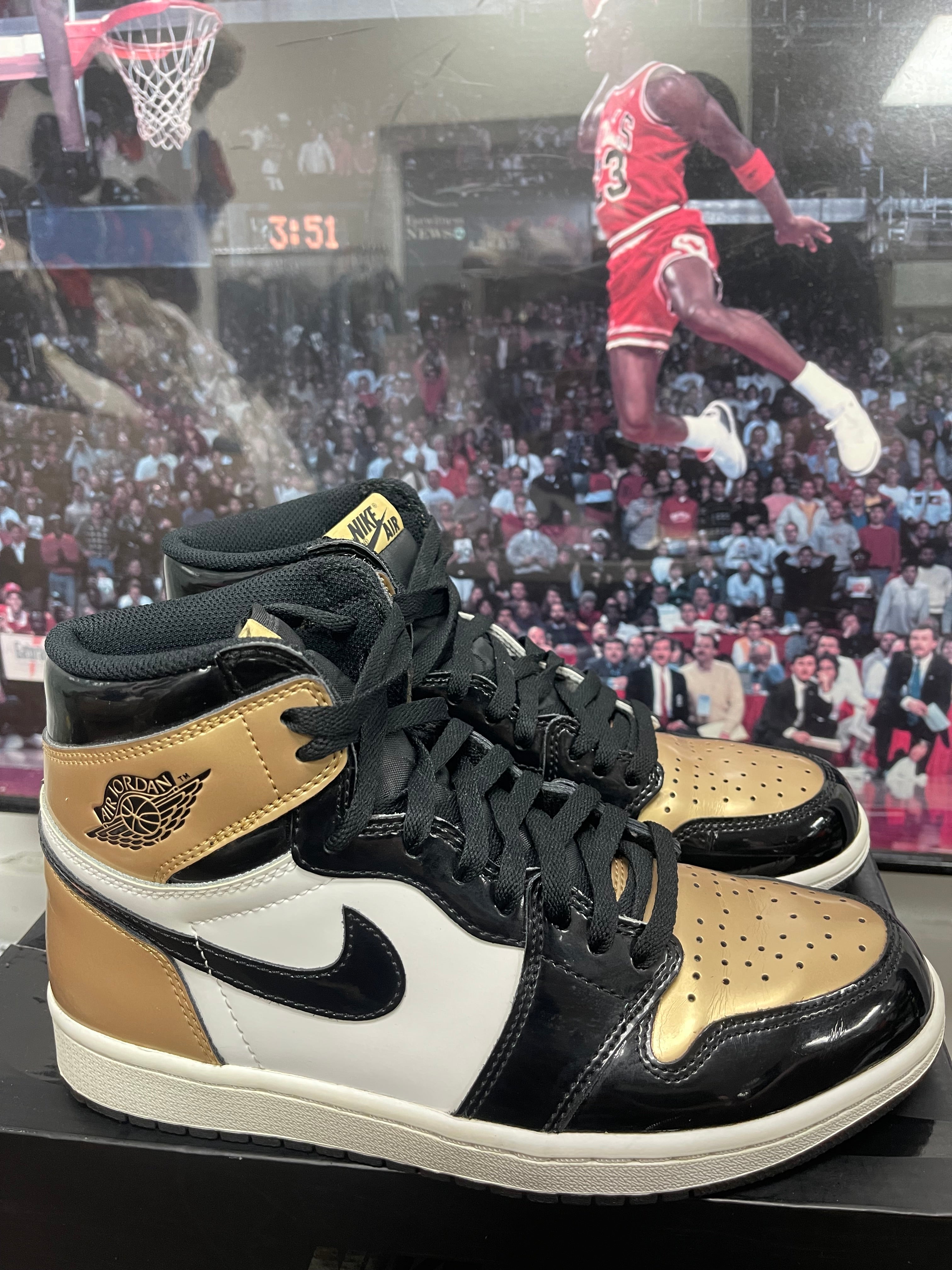 Air Jordan Retro 1 High OG ‘ Gold Toe ‘ Size 8.5