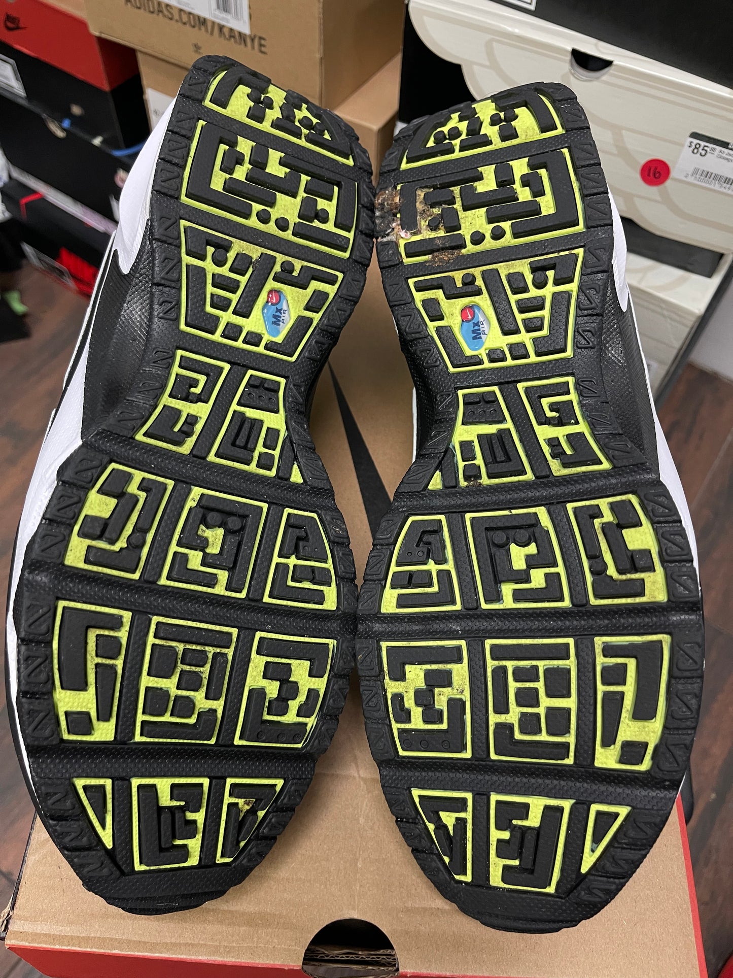 Air Sunder Max Electric Green size 12 men