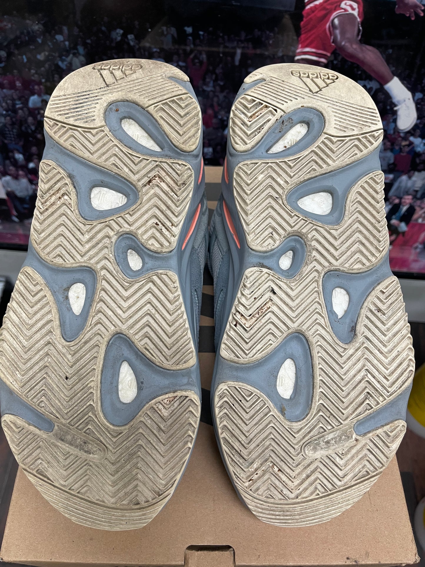 Yeezy Boost 700 size 9