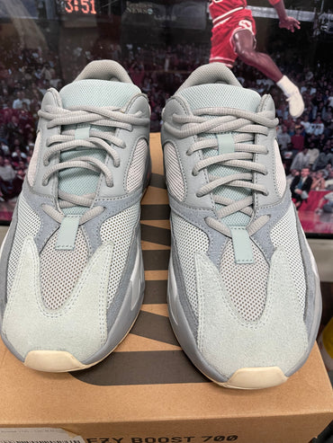 Yeezy Boost 700 size 9