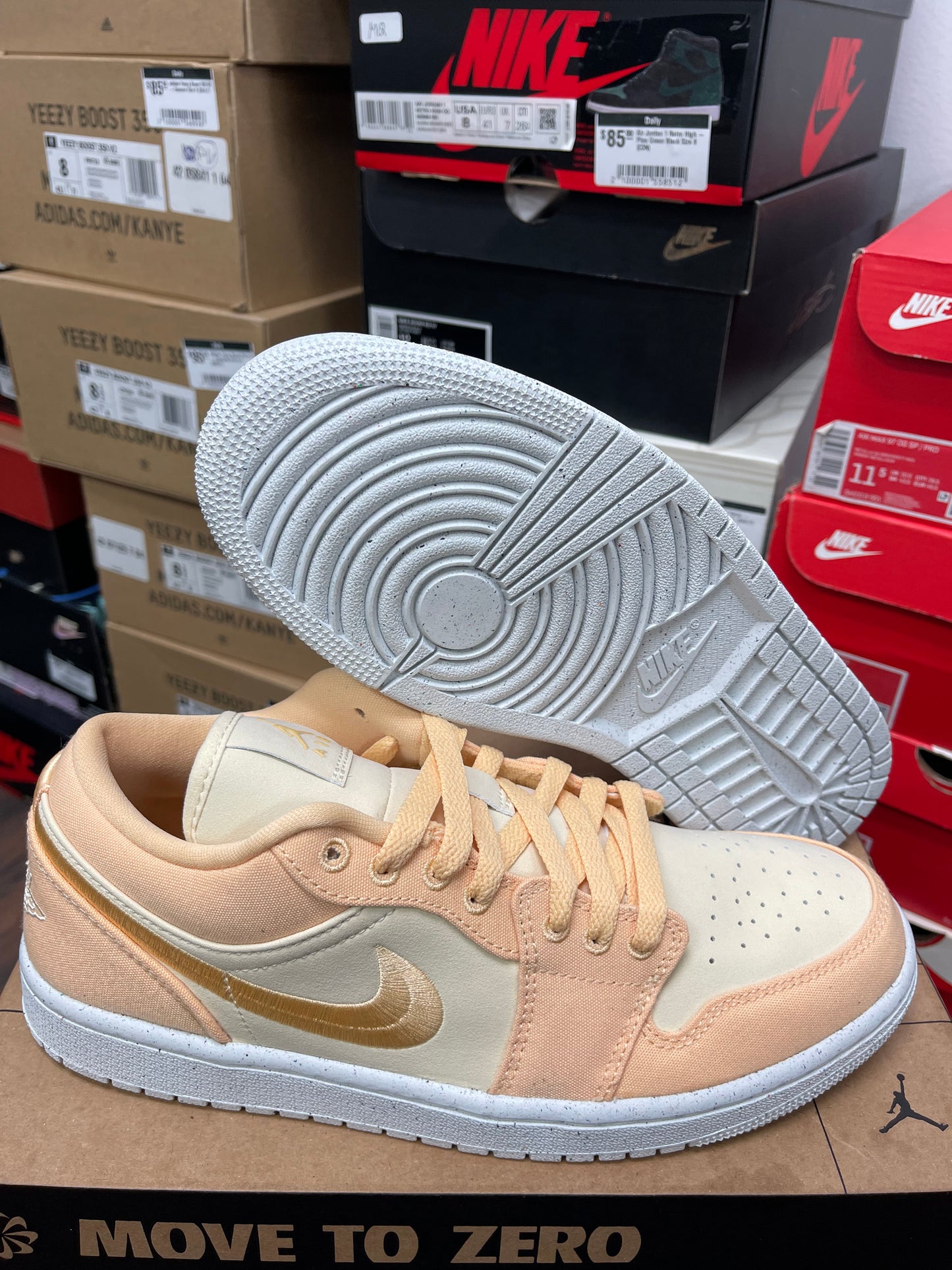 Air Jordan 1 low ‘ Gold ‘ Size 8 men