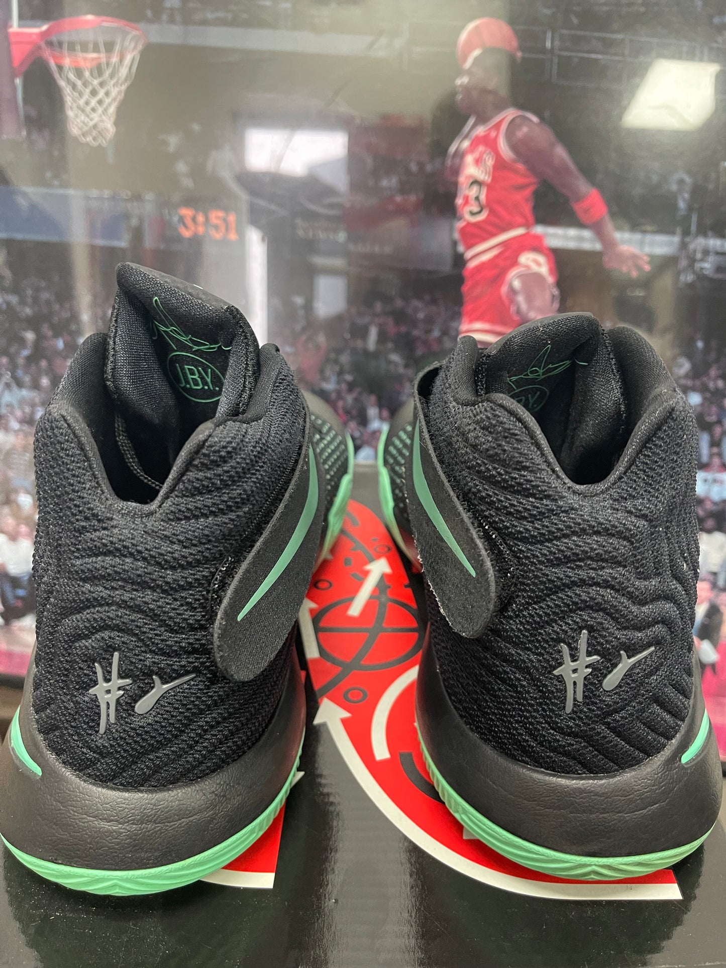 Kyrie Irving 2 ‘ Green Glow ‘ Size 10