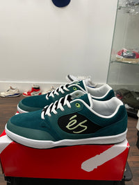 ES sneaker size 11