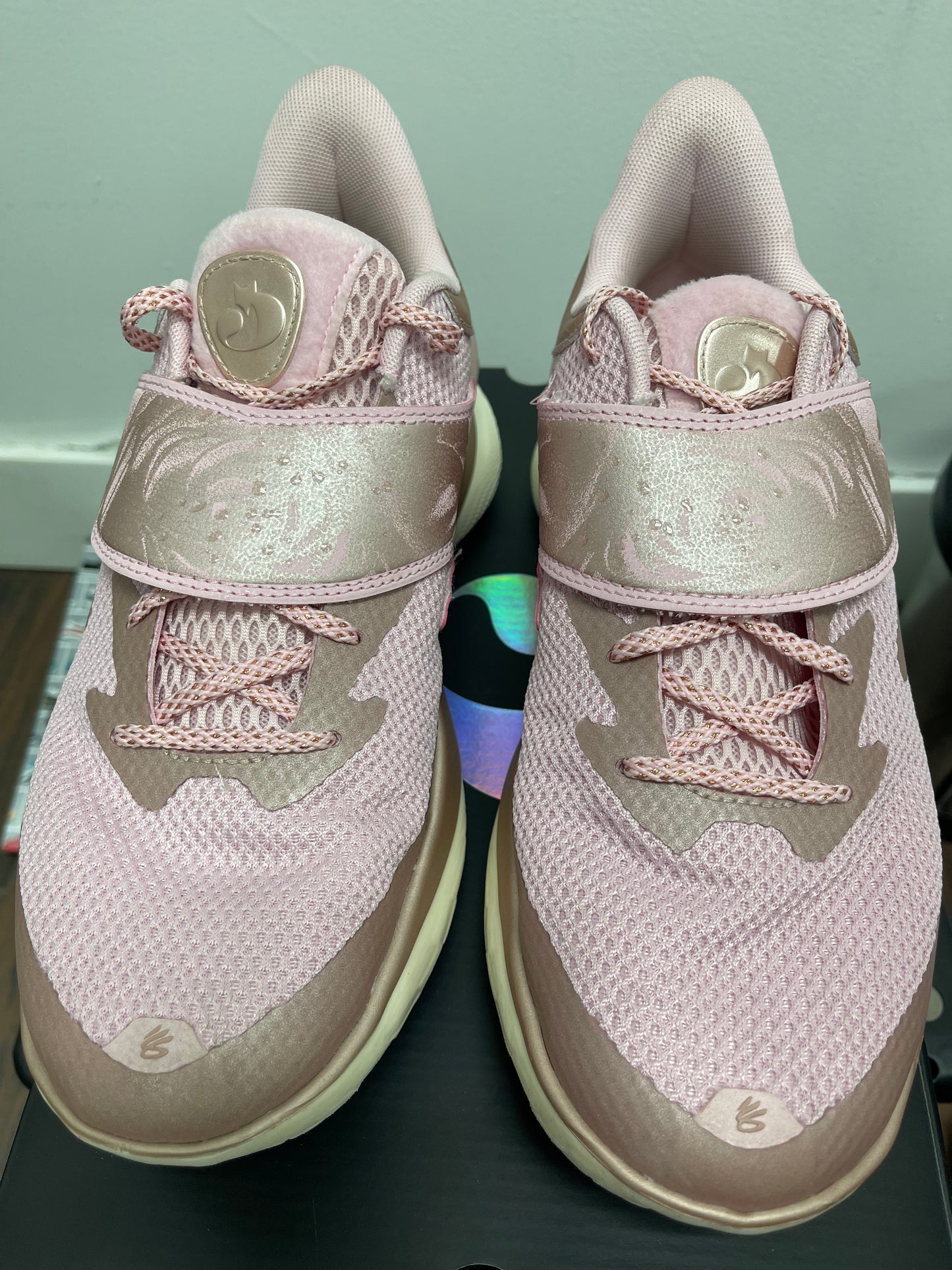 De’Aaron Fox Curry 1 ‘ Rose ‘ Size 10