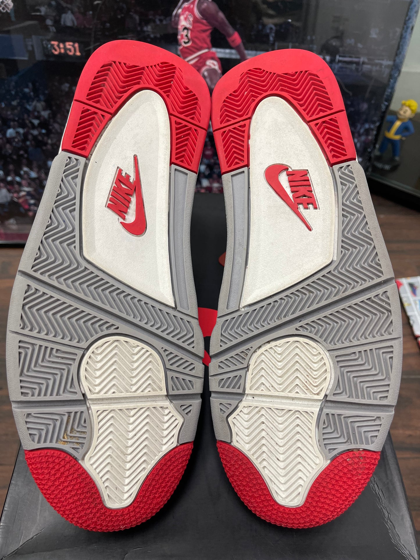 Air Jordan Retro 4 ‘ Bred ‘ 2019 Size 12