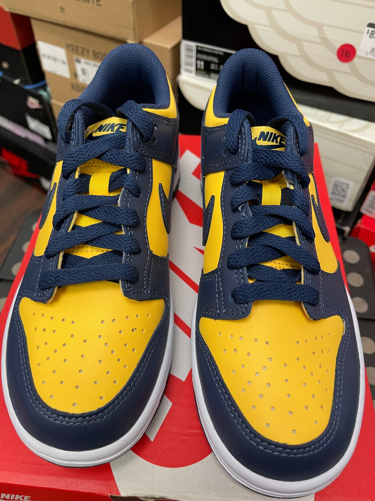Dunk Low ‘ Michigan ‘ Size 4.5y