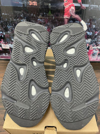 Yeezy Boost 700 Metallic Size 9