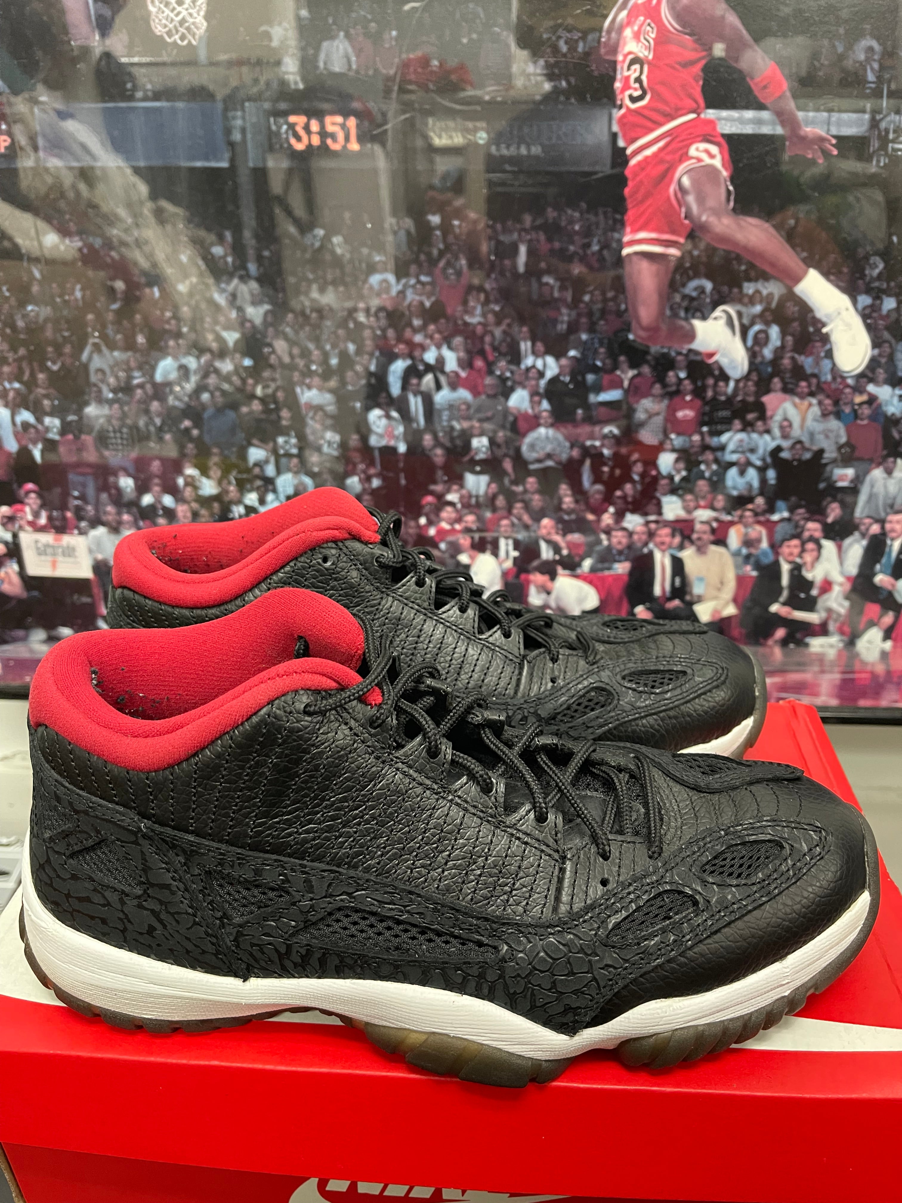 Air Jordan 11 Retro ‘ Charcoal Red ‘ Size 8.5