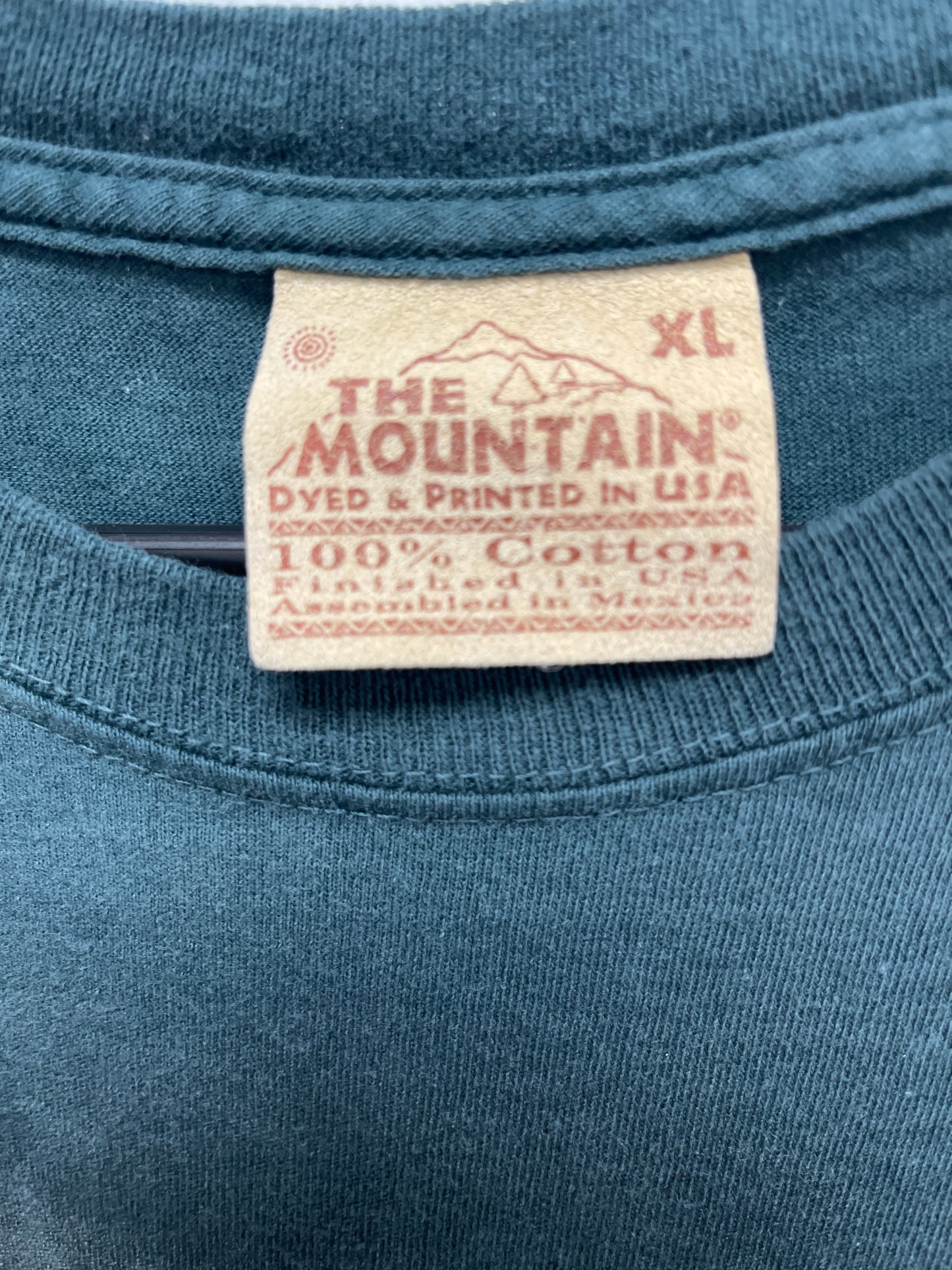 The Mountain Wolves Vintage t shirt size XL