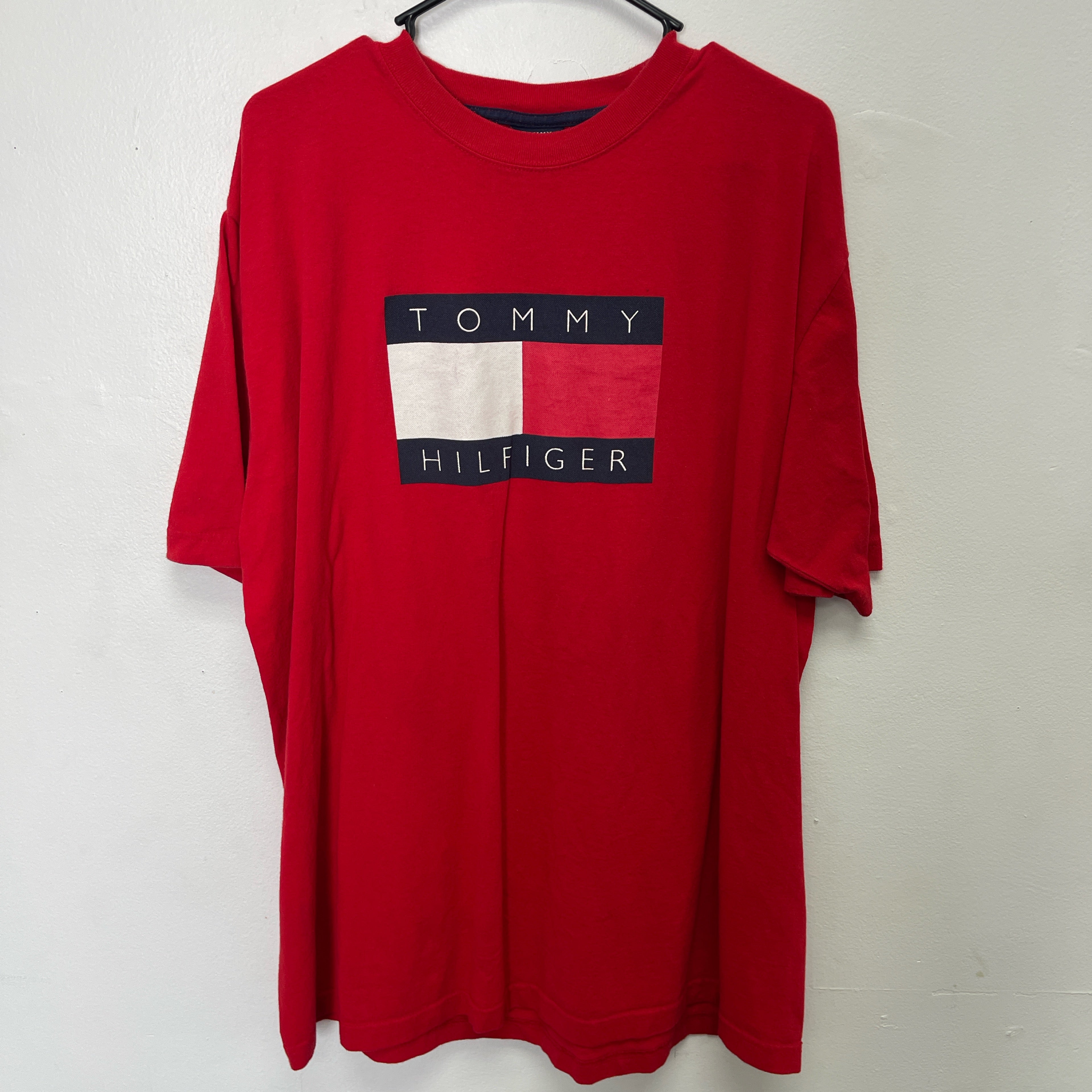 Red Tommy Hilfiger t-shirt #90s size XL