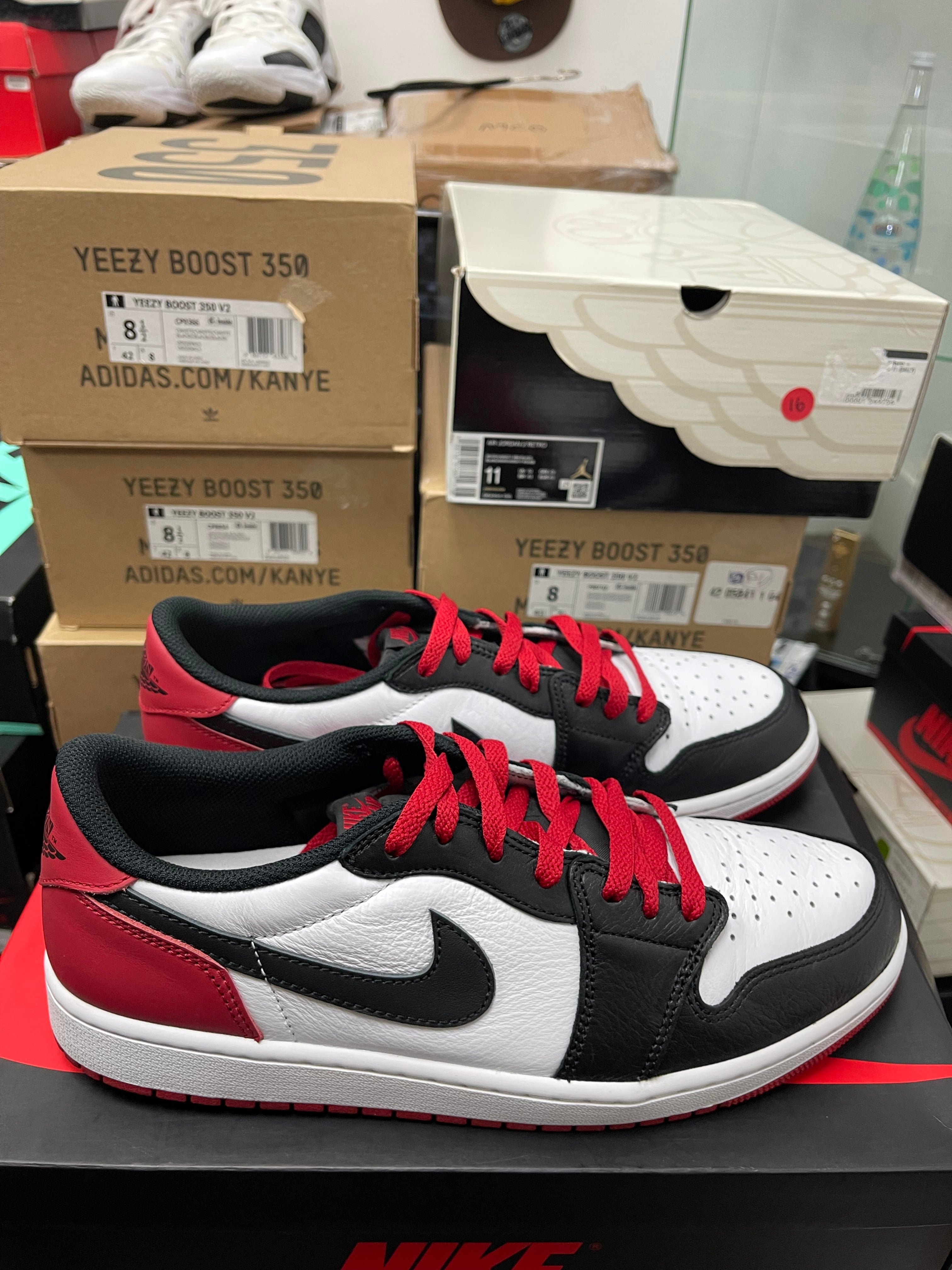Air Jordan Retro 1 Low OG ‘ Black Toe ‘ size 11.5
