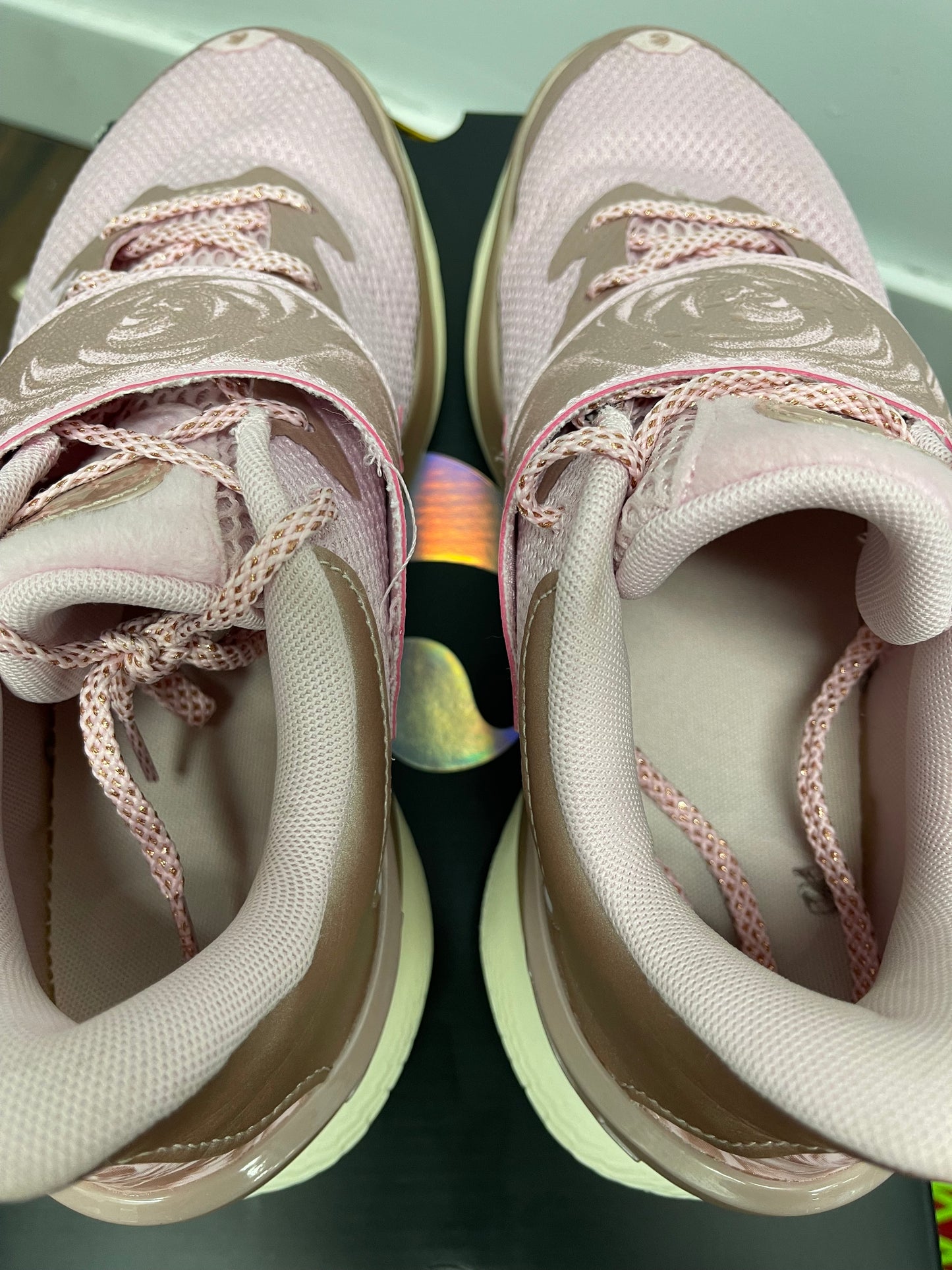 De’Aaron Fox Curry 1 ‘ Rose ‘ Size 10