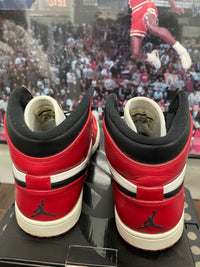 Air Jordan Retro 1 High OG 2013 ‘ Chicago ‘ Size 8