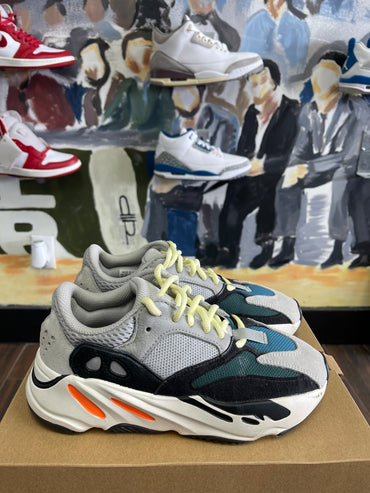 Yeezy Wave Runner Size 5