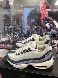 Air max 95 Navy Size 5.5y
