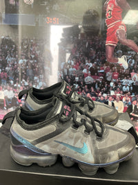 VaporMax 2019 ‘ throwback future ‘ Size 3.5y