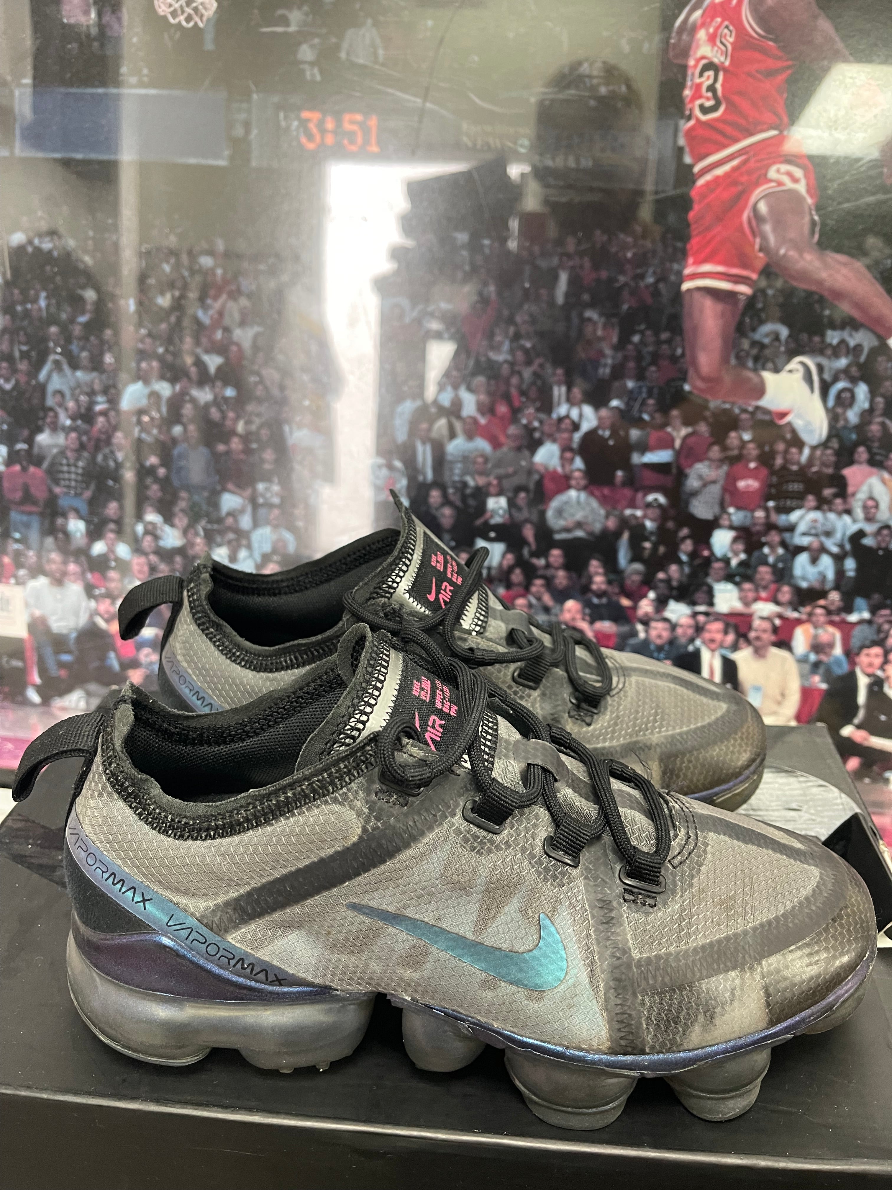 VaporMax 2019 ‘ throwback future ‘ Size 3.5y