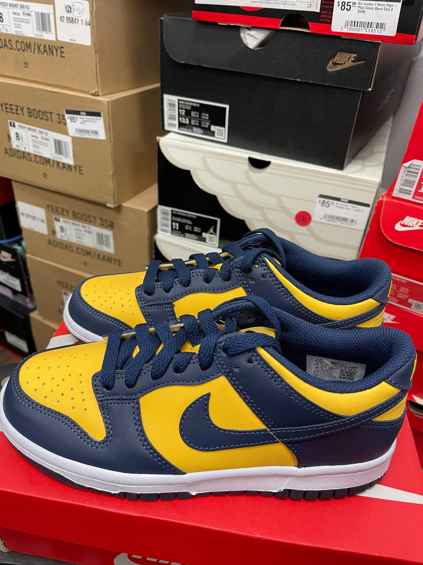 Dunk Low ‘ Michigan ‘ Size 4.5y