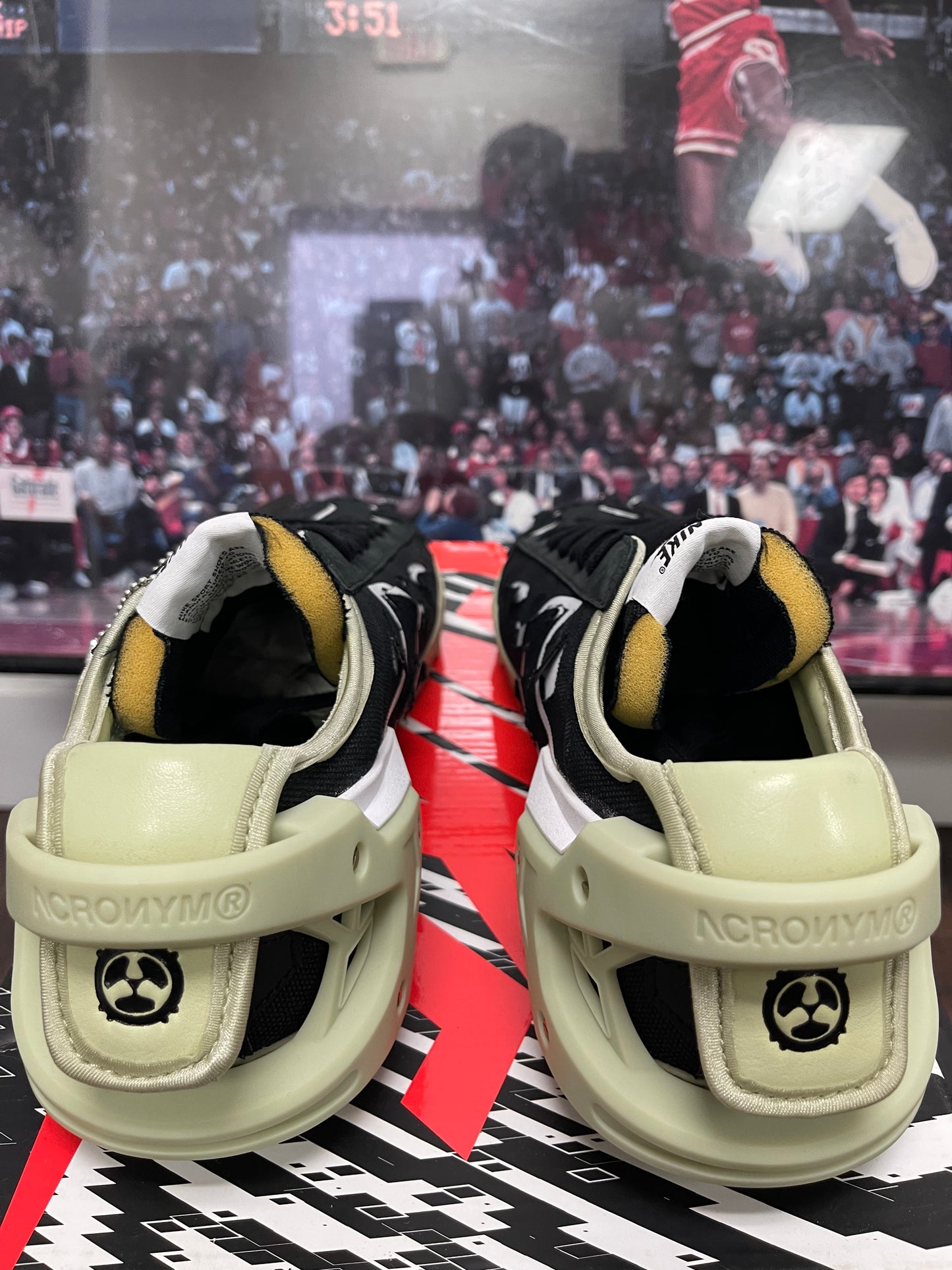 Blazer low Acronym Size 11