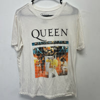 White Queen band tee with bold graphic #rockmusic size small