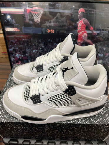 Air Jordan Retro 4 ‘ Military Black ‘ Size 8.5