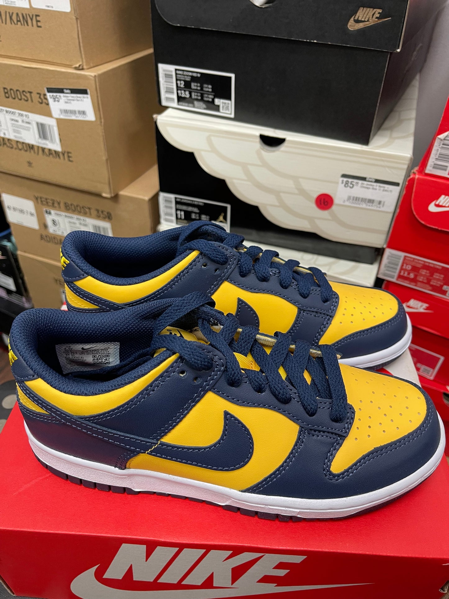 Dunk Low ‘ Michigan ‘ Size 4.5y