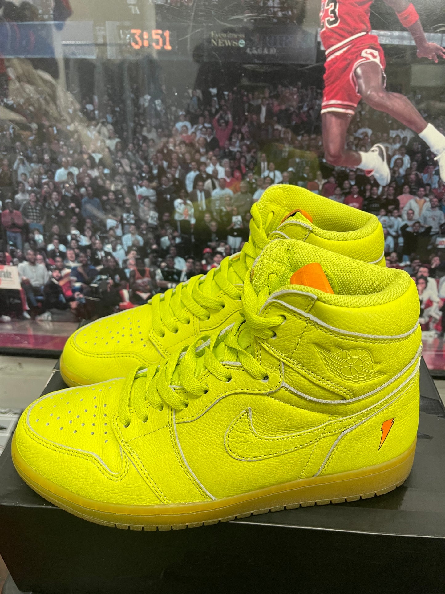Air Jordan Retro 1 High OG ‘ Gatorade ‘ Size 8