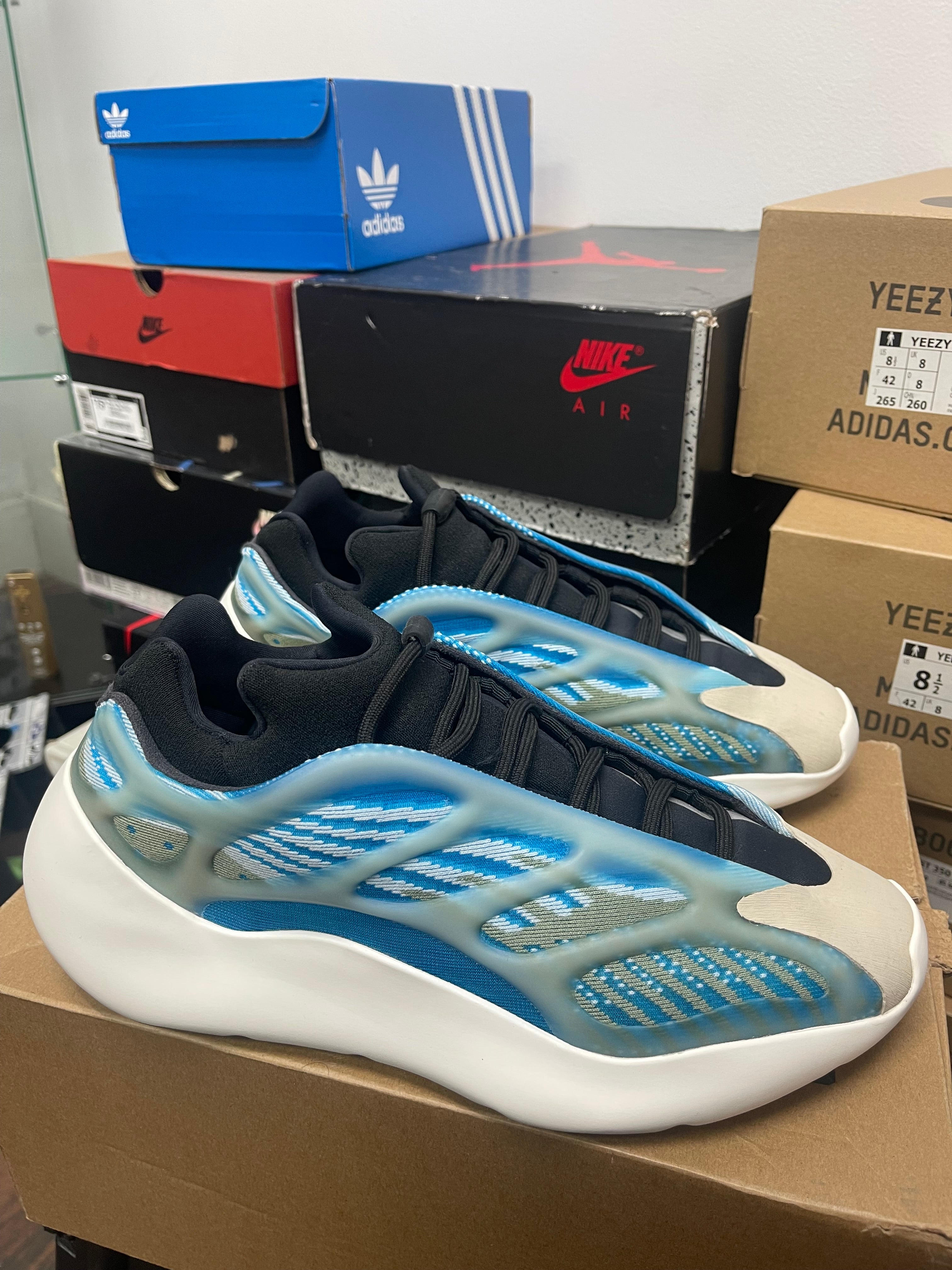Yeezy 700 V3 Arzareth Size 8.5