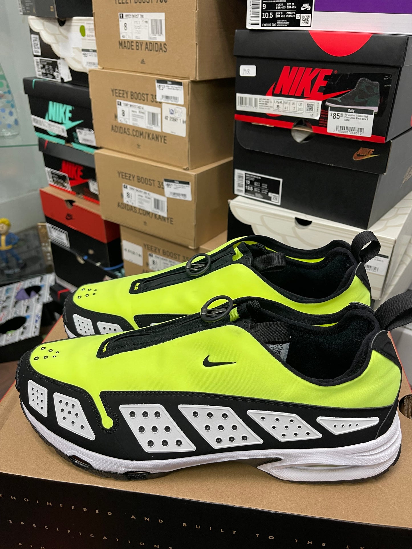 Air Sunder Max Electric Green size 12 men
